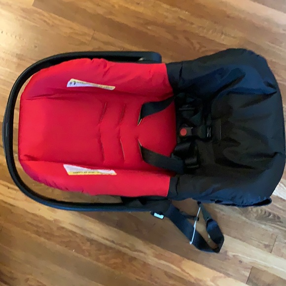 NEW(used once) Evenflo Infant CarSeat - Picture 1 of 4